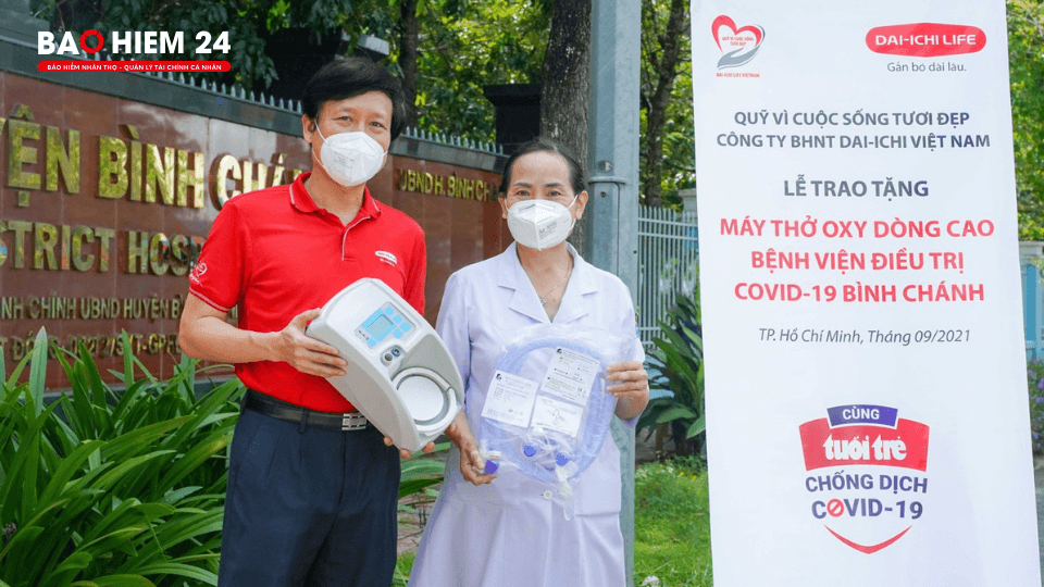 Dai-ichi Life Việt Nam trao tặng Máy thở Oxy dòng cao cho Bệnh viện Điều trị Covid-19 Bình Chánh, TP. Hồ Chí Minh